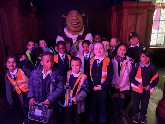 Macaws’ Wonderful Day at Shrek’s Adventure!